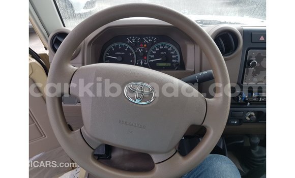 Gura Imported Toyota Land Cruiser Beige Imodoka i Import - Dubai mu Uganda Gura Imported Toyota Land Cruiser Beige Imodoka i Import - Dubai mu Uganda