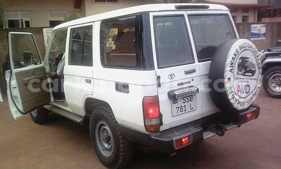 Gura Yakoze Toyota Land Cruiser White Imodoka i Kampala mu Uganda Gura Yakoze Toyota Land Cruiser White Imodoka i Kampala mu Uganda
