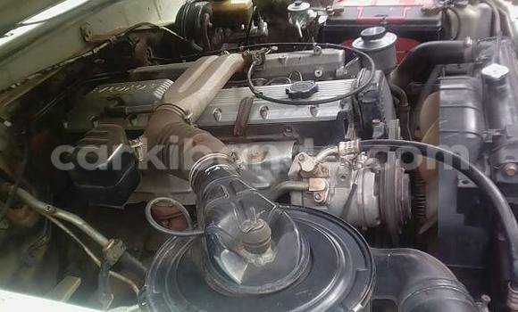 Gura Yakoze Toyota Land Cruiser White Imodoka i Kampala mu Uganda Gura Yakoze Toyota Land Cruiser White Imodoka i Kampala mu Uganda