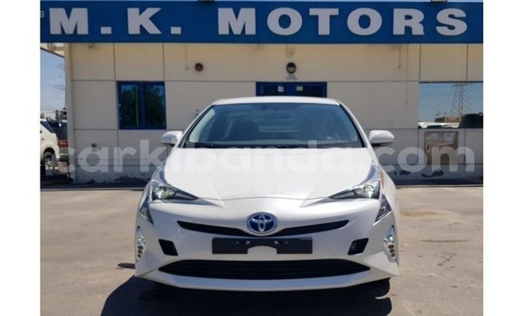 Acheter Import Voiture Toyota Prius Blanc à Import - Dubai, Ouganda Acheter Import Voiture Toyota Prius Blanc à Import - Dubai, Ouganda
