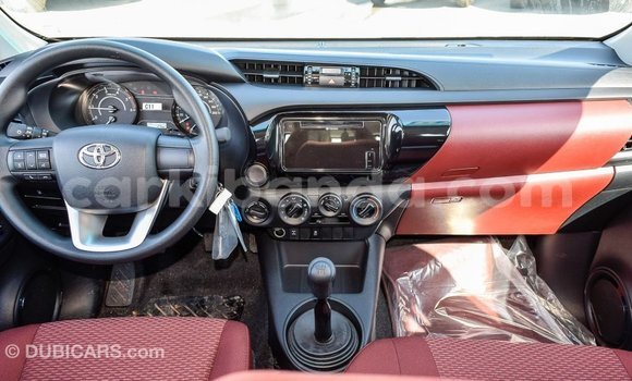 Acheter Import Voiture Toyota Hilux Blanc à Import - Dubai, Ouganda Acheter Import Voiture Toyota Hilux Blanc à Import - Dubai, Ouganda