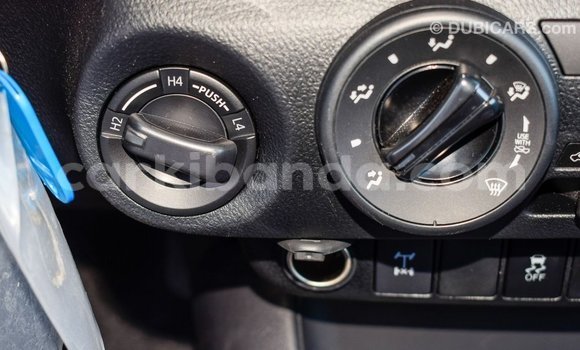 Acheter Import Voiture Toyota Hilux Blanc à Import - Dubai, Ouganda Acheter Import Voiture Toyota Hilux Blanc à Import - Dubai, Ouganda