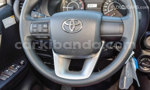 Acheter Import Voiture Toyota Hilux Blanc à Import - Dubai, Ouganda Acheter Import Voiture Toyota Hilux Blanc à Import - Dubai, Ouganda