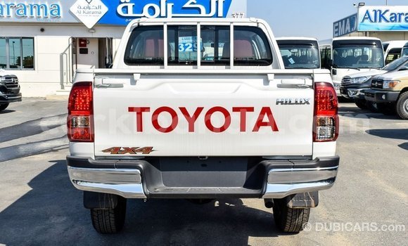 Acheter Import Voiture Toyota Hilux Blanc à Import - Dubai, Ouganda Acheter Import Voiture Toyota Hilux Blanc à Import - Dubai, Ouganda