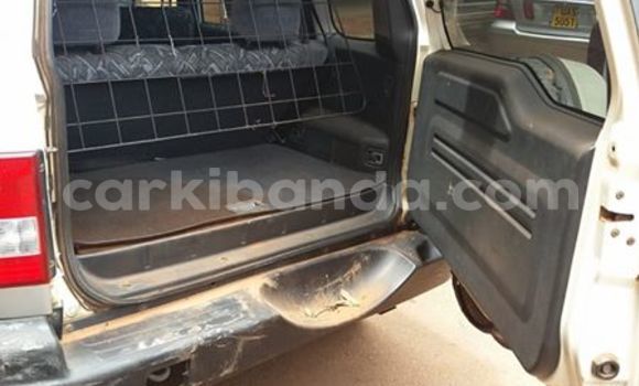 Nunua Ilio tumika Mitsubishi Pajero Nyeupe Gari ndani ya Kampala nchini Uganda Nunua Ilio tumika Mitsubishi Pajero Nyeupe Gari ndani ya Kampala nchini Uganda