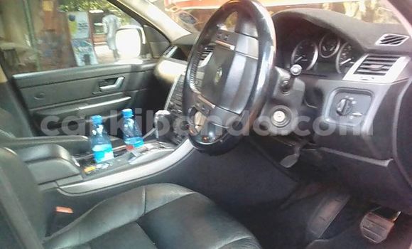 Nunua Ilio tumika Land Rover Range Rover Nyeusi Gari ndani ya Kampala nchini Uganda Nunua Ilio tumika Land Rover Range Rover Nyeusi Gari ndani ya Kampala nchini Uganda