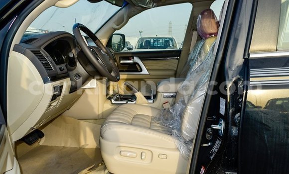 Acheter Import Voiture Toyota Land Cruiser Noir à Import - Dubai, Ouganda Acheter Import Voiture Toyota Land Cruiser Noir à Import - Dubai, Ouganda
