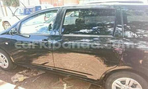 Gura Yakoze Toyota Wish Black Imodoka i Kampala mu Uganda Gura Yakoze Toyota Wish Black Imodoka i Kampala mu Uganda