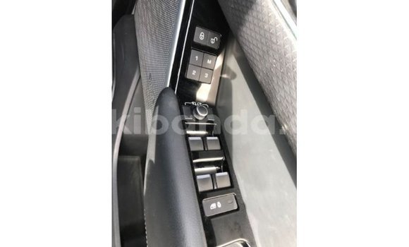 Nunua Imported Land Rover Range Rover Nyeupe Gari ndani ya Import - Dubai nchini Uganda Nunua Imported Land Rover Range Rover Nyeupe Gari ndani ya Import - Dubai nchini Uganda