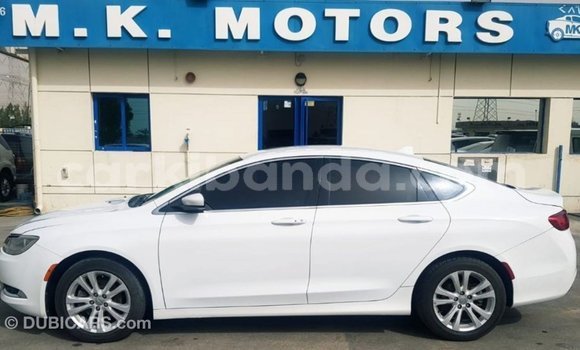Nunua Imported Chrysler 200 Nyeupe Gari ndani ya Import - Dubai nchini Uganda Nunua Imported Chrysler 200 Nyeupe Gari ndani ya Import - Dubai nchini Uganda