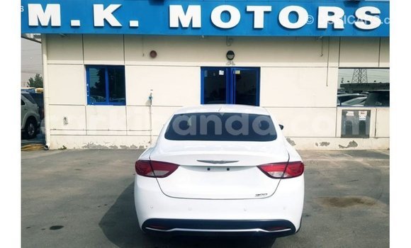 Nunua Imported Chrysler 200 Nyeupe Gari ndani ya Import - Dubai nchini Uganda Nunua Imported Chrysler 200 Nyeupe Gari ndani ya Import - Dubai nchini Uganda