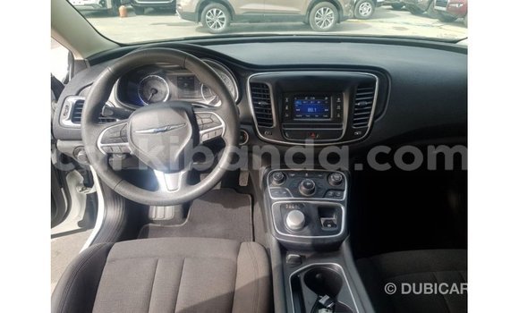 Nunua Imported Chrysler 200 Nyeupe Gari ndani ya Import - Dubai nchini Uganda Nunua Imported Chrysler 200 Nyeupe Gari ndani ya Import - Dubai nchini Uganda