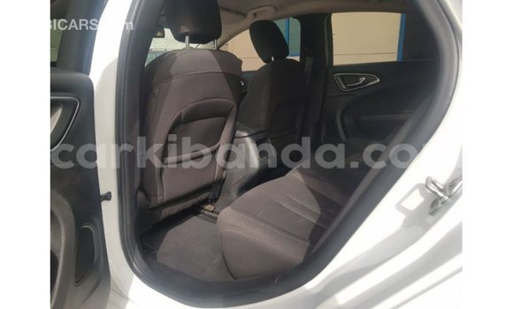 Nunua Imported Chrysler 200 Nyeupe Gari ndani ya Import - Dubai nchini Uganda Nunua Imported Chrysler 200 Nyeupe Gari ndani ya Import - Dubai nchini Uganda