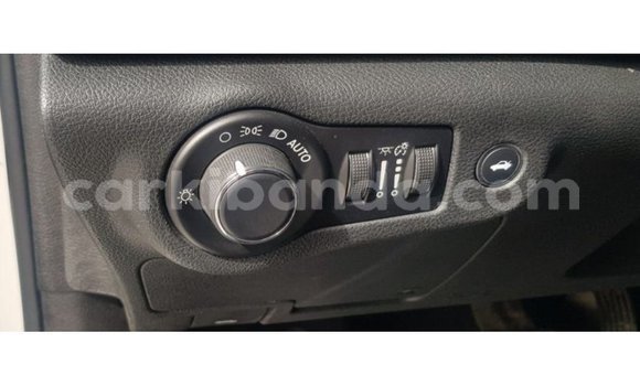 Nunua Imported Chrysler 200 Nyeupe Gari ndani ya Import - Dubai nchini Uganda Nunua Imported Chrysler 200 Nyeupe Gari ndani ya Import - Dubai nchini Uganda