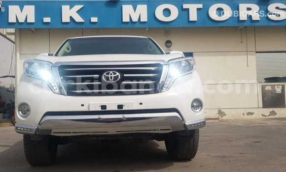Nunua Imported Toyota Land Cruiser Nyeupe Gari ndani ya Import - Dubai nchini Uganda Nunua Imported Toyota Land Cruiser Nyeupe Gari ndani ya Import - Dubai nchini Uganda