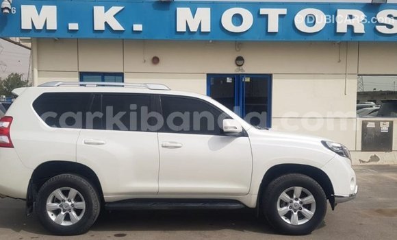 Nunua Imported Toyota Land Cruiser Nyeupe Gari ndani ya Import - Dubai nchini Uganda Nunua Imported Toyota Land Cruiser Nyeupe Gari ndani ya Import - Dubai nchini Uganda