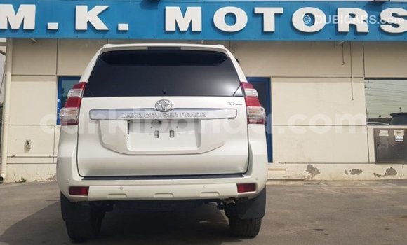 Nunua Imported Toyota Land Cruiser Nyeupe Gari ndani ya Import - Dubai nchini Uganda Nunua Imported Toyota Land Cruiser Nyeupe Gari ndani ya Import - Dubai nchini Uganda