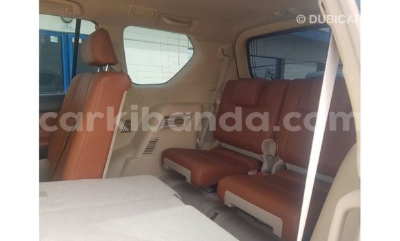 Nunua Imported Toyota Land Cruiser Nyeupe Gari ndani ya Import - Dubai nchini Uganda Nunua Imported Toyota Land Cruiser Nyeupe Gari ndani ya Import - Dubai nchini Uganda