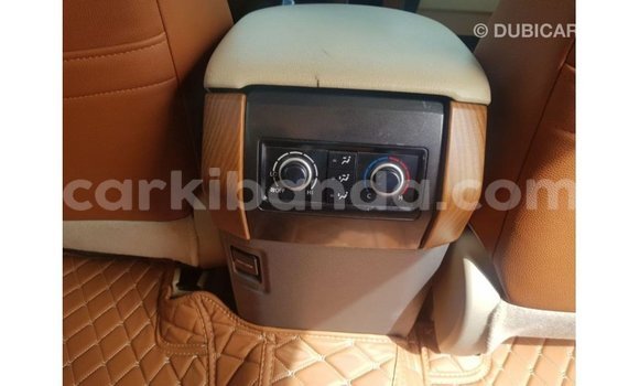 Nunua Imported Toyota Land Cruiser Nyeupe Gari ndani ya Import - Dubai nchini Uganda Nunua Imported Toyota Land Cruiser Nyeupe Gari ndani ya Import - Dubai nchini Uganda
