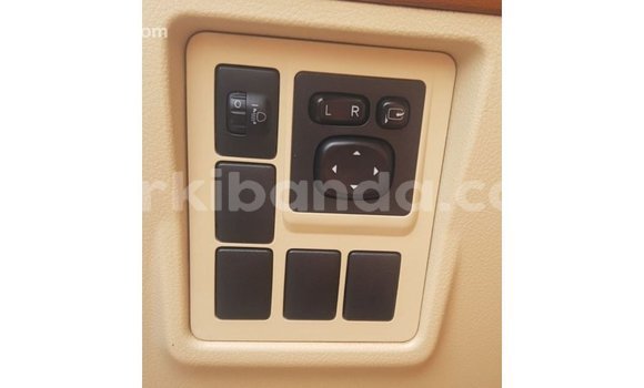 Nunua Imported Toyota Land Cruiser Nyeupe Gari ndani ya Import - Dubai nchini Uganda Nunua Imported Toyota Land Cruiser Nyeupe Gari ndani ya Import - Dubai nchini Uganda
