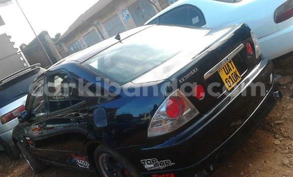 Gura Yakoze Toyota Altezza Black Imodoka i Kampala mu Uganda Gura Yakoze Toyota Altezza Black Imodoka i Kampala mu Uganda