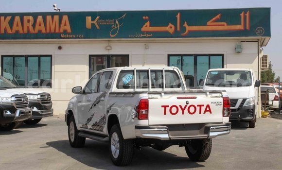 Acheter Import Voiture Toyota Hilux Blanc à Import - Dubai, Ouganda Acheter Import Voiture Toyota Hilux Blanc à Import - Dubai, Ouganda