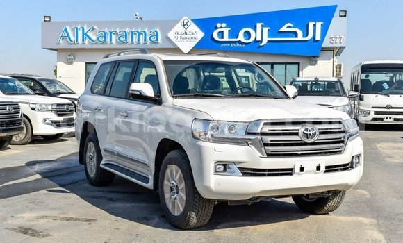 Acheter Import Voiture Toyota Land Cruiser Blanc à Import - Dubai, Ouganda Acheter Import Voiture Toyota Land Cruiser Blanc à Import - Dubai, Ouganda
