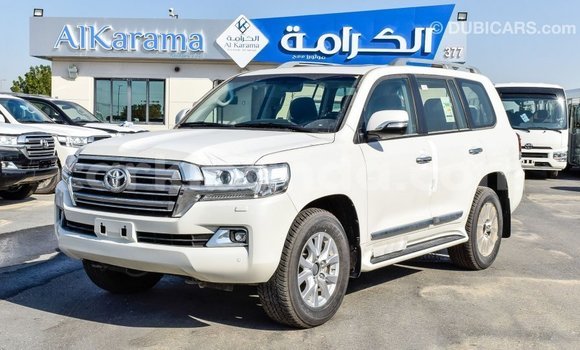 Acheter Import Voiture Toyota Land Cruiser Blanc à Import - Dubai, Ouganda Acheter Import Voiture Toyota Land Cruiser Blanc à Import - Dubai, Ouganda