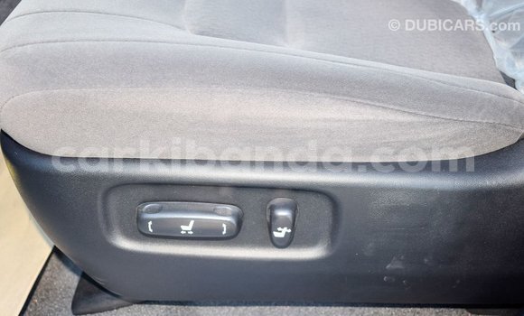 Acheter Import Voiture Toyota Land Cruiser Blanc à Import - Dubai, Ouganda Acheter Import Voiture Toyota Land Cruiser Blanc à Import - Dubai, Ouganda