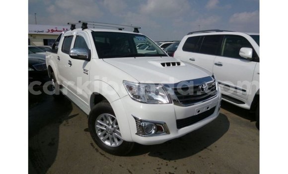 Nunua Imported Toyota Hilux Nyeupe Gari ndani ya Import - Dubai nchini Uganda Nunua Imported Toyota Hilux Nyeupe Gari ndani ya Import - Dubai nchini Uganda