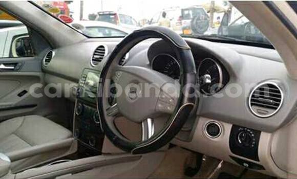 Gura Yakoze Mercedes‒Benz ML–Class White Imodoka i Kampala mu Uganda Gura Yakoze Mercedes‒Benz ML–Class White Imodoka i Kampala mu Uganda