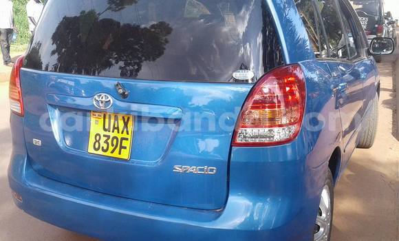 Gura Yakoze Toyota Spacio Blue Imodoka i Kampala mu Uganda Gura Yakoze Toyota Spacio Blue Imodoka i Kampala mu Uganda