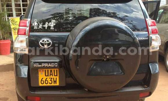 Gura Yakoze Toyota Land Cruiser Black Imodoka i Kampala mu Uganda Gura Yakoze Toyota Land Cruiser Black Imodoka i Kampala mu Uganda
