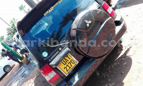 Gura Yakoze Mitsubishi Pajero Black Imodoka i Kampala mu Uganda Gura Yakoze Mitsubishi Pajero Black Imodoka i Kampala mu Uganda