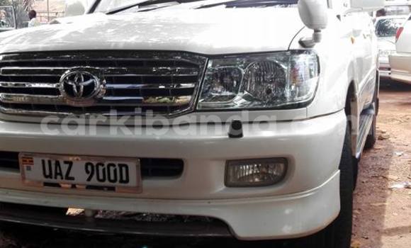 Gura Yakoze Toyota Land Cruiser White Imodoka i Kampala mu Uganda Gura Yakoze Toyota Land Cruiser White Imodoka i Kampala mu Uganda