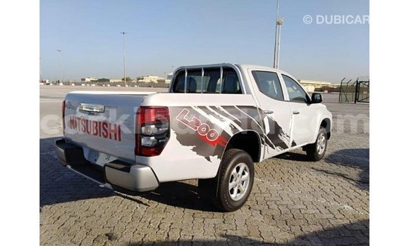 Gura Imported Mitsubishi L200 White Imodoka i Import - Dubai mu Uganda Gura Imported Mitsubishi L200 White Imodoka i Import - Dubai mu Uganda