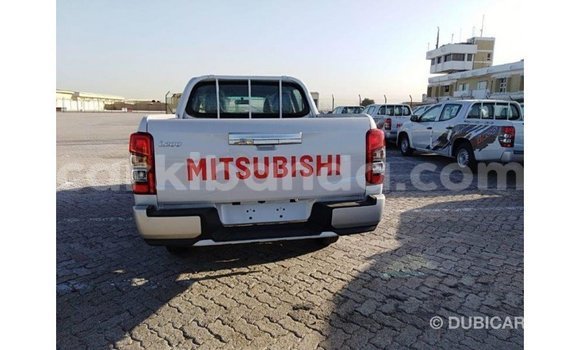 Gura Imported Mitsubishi L200 White Imodoka i Import - Dubai mu Uganda Gura Imported Mitsubishi L200 White Imodoka i Import - Dubai mu Uganda