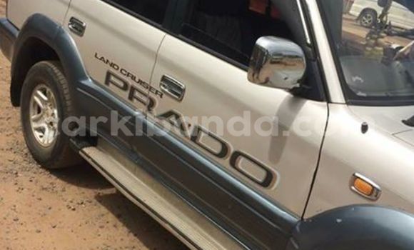 Gura Yakoze Toyota Land Cruiser Prado Silver Imodoka i Kampala mu Uganda Gura Yakoze Toyota Land Cruiser Prado Silver Imodoka i Kampala mu Uganda