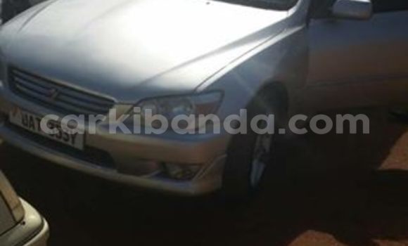 Gura Yakoze Toyota Altezza Silver Imodoka i Kampala mu Uganda Gura Yakoze Toyota Altezza Silver Imodoka i Kampala mu Uganda