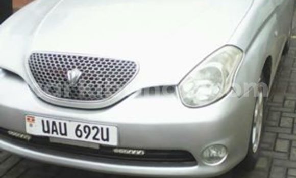 Gura Yakoze Toyota Verosa Silver Imodoka i Kampala mu Uganda Gura Yakoze Toyota Verosa Silver Imodoka i Kampala mu Uganda
