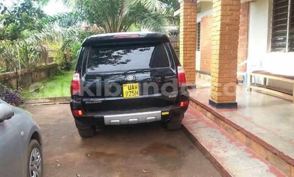 Nunua Ilio tumika Toyota 4Runner Nyeusi Gari ndani ya Kampala nchini Uganda Nunua Ilio tumika Toyota 4Runner Nyeusi Gari ndani ya Kampala nchini Uganda