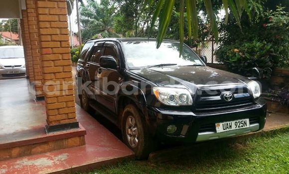 Nunua Ilio tumika Toyota 4Runner Nyeusi Gari ndani ya Kampala nchini Uganda Nunua Ilio tumika Toyota 4Runner Nyeusi Gari ndani ya Kampala nchini Uganda