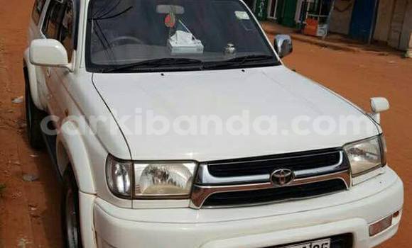 Gura Yakoze Toyota Hilux Surf White Imodoka i Kampala mu Uganda Gura Yakoze Toyota Hilux Surf White Imodoka i Kampala mu Uganda