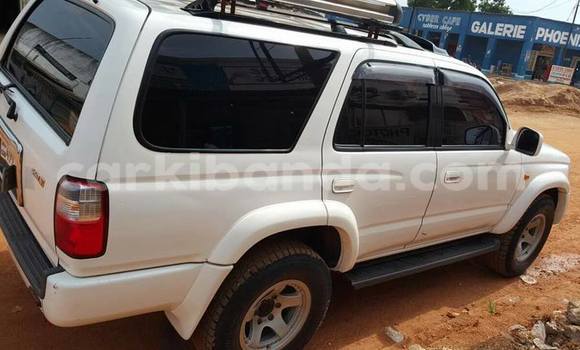 Gura Yakoze Toyota Hilux Surf White Imodoka i Kampala mu Uganda Gura Yakoze Toyota Hilux Surf White Imodoka i Kampala mu Uganda