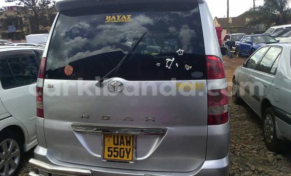 Acheter Occasion Voiture Toyota Noah Gris à Kampala, Ouganda Acheter Occasion Voiture Toyota Noah Gris à Kampala, Ouganda