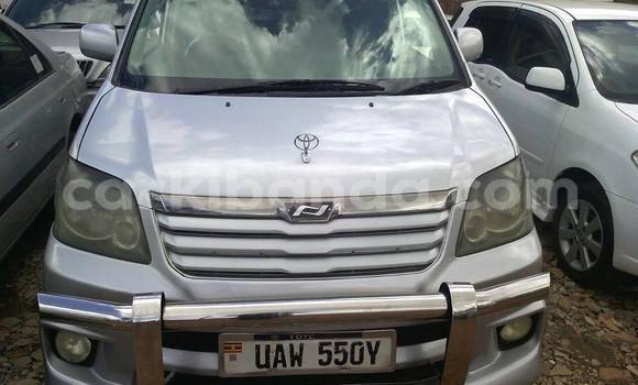 Acheter Occasion Voiture Toyota Noah Gris à Kampala, Ouganda Acheter Occasion Voiture Toyota Noah Gris à Kampala, Ouganda