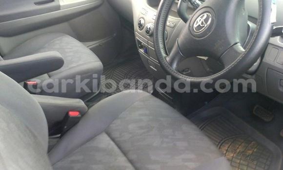 Acheter Occasion Voiture Toyota Noah Gris à Kampala, Ouganda Acheter Occasion Voiture Toyota Noah Gris à Kampala, Ouganda