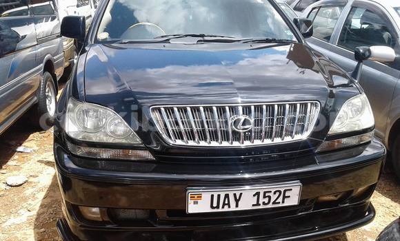 Gura Yakoze Toyota Harrier Black Imodoka i Kampala mu Uganda Gura Yakoze Toyota Harrier Black Imodoka i Kampala mu Uganda