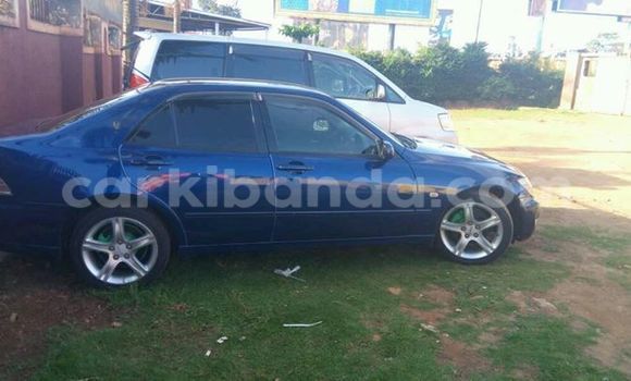 Gura Yakoze Toyota Altezza Blue Imodoka i Kampala mu Uganda Gura Yakoze Toyota Altezza Blue Imodoka i Kampala mu Uganda