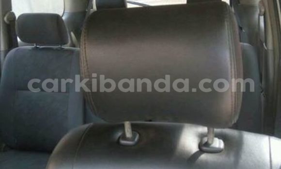 Gura Yakoze Toyota Noah White Imodoka i Kampala mu Uganda Gura Yakoze Toyota Noah White Imodoka i Kampala mu Uganda